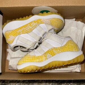Jordan 11 Retro Low